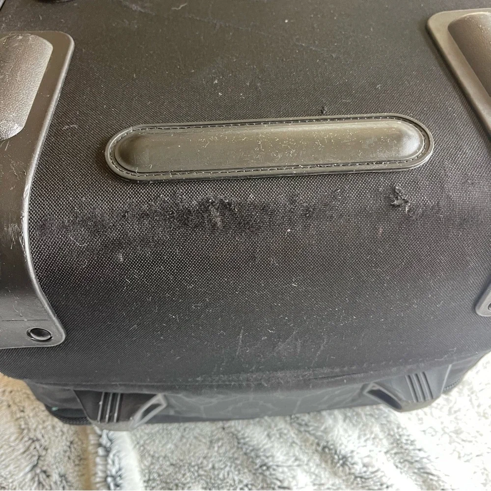 DAKINE 2 Wheel Carry On Roller Suitcase 42L - Picture 8 of 16